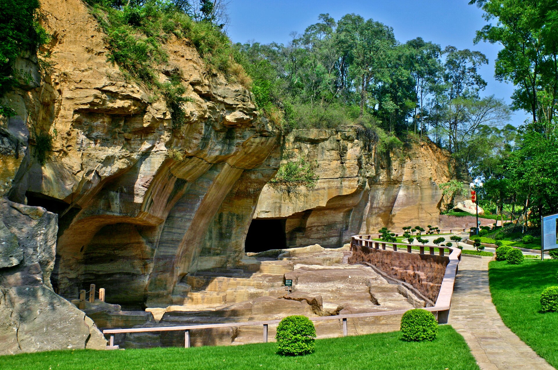 Morgan's Essay 043 - Guangzhou: Lotus Mountain