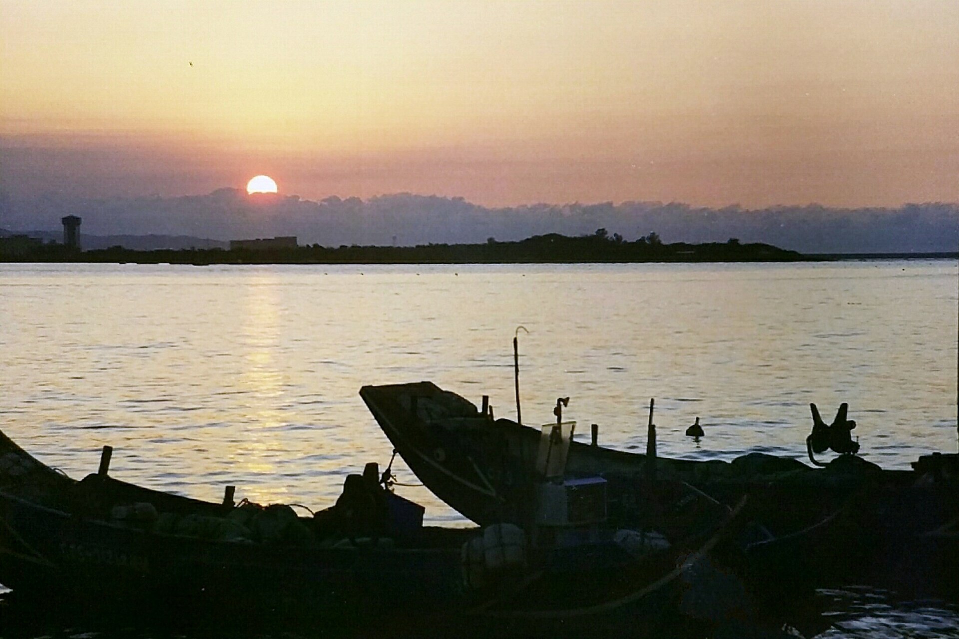 Tainan's Five-Dollar Boat Board