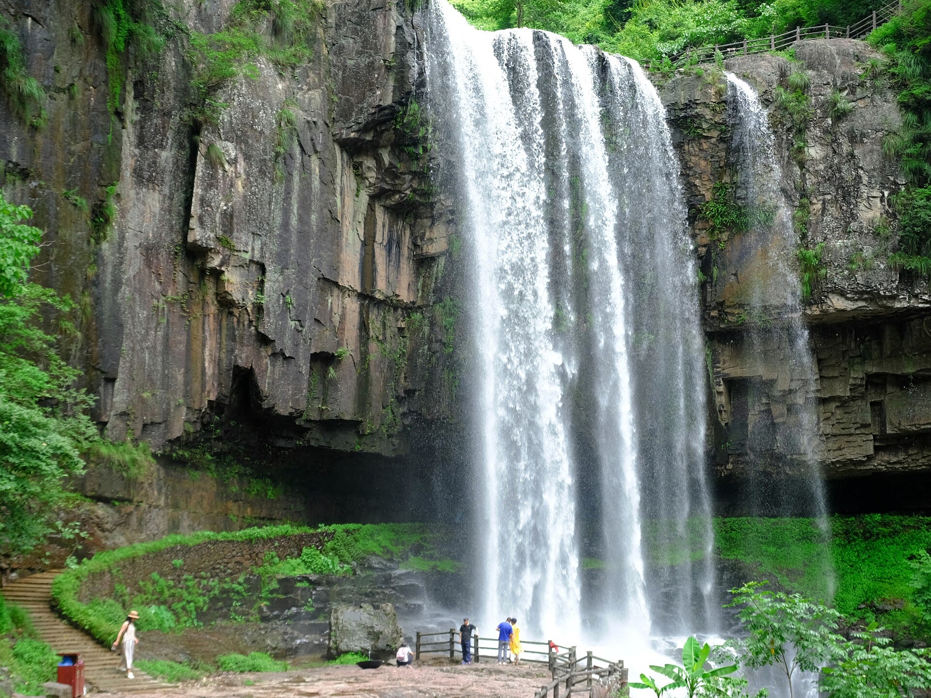 Morgan's Essay 034 - Guizhou: Huangguoshu Waterfall